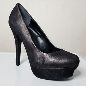 Jennifer Lopez platform high heels metallic look